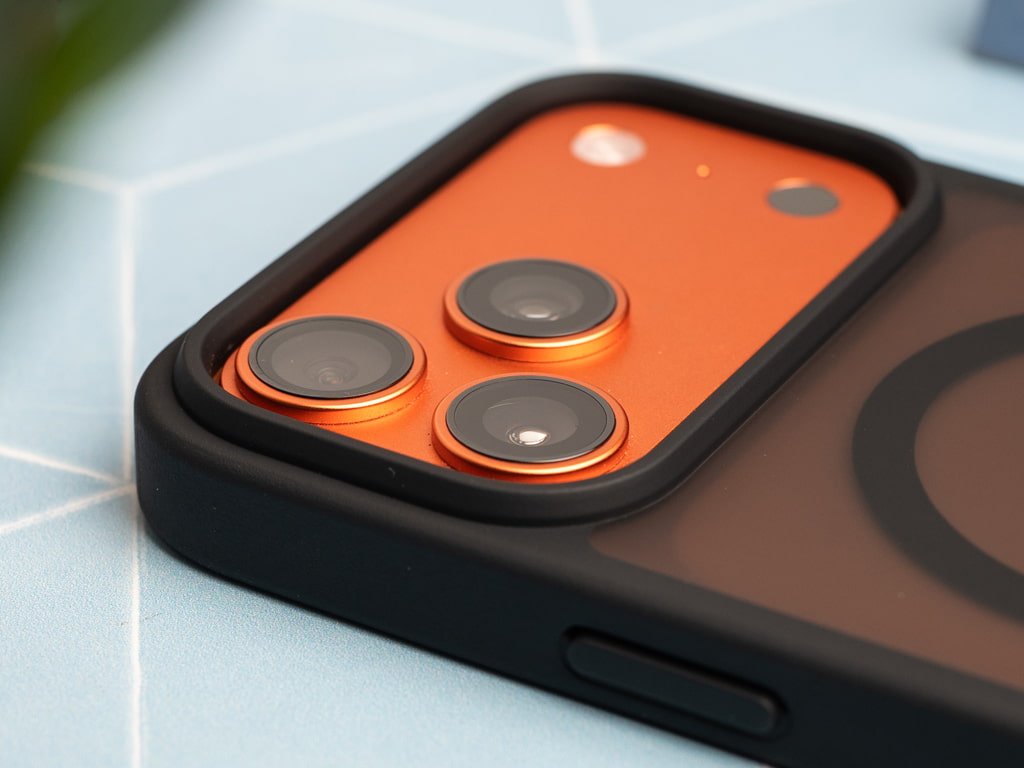 Černý kryt s MagSafe na iPhone 17 Pro Max 2